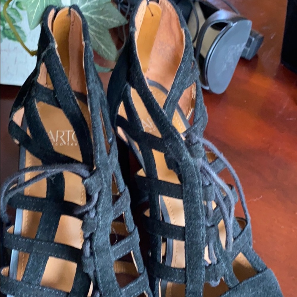Shoes - Picture 2 of 6